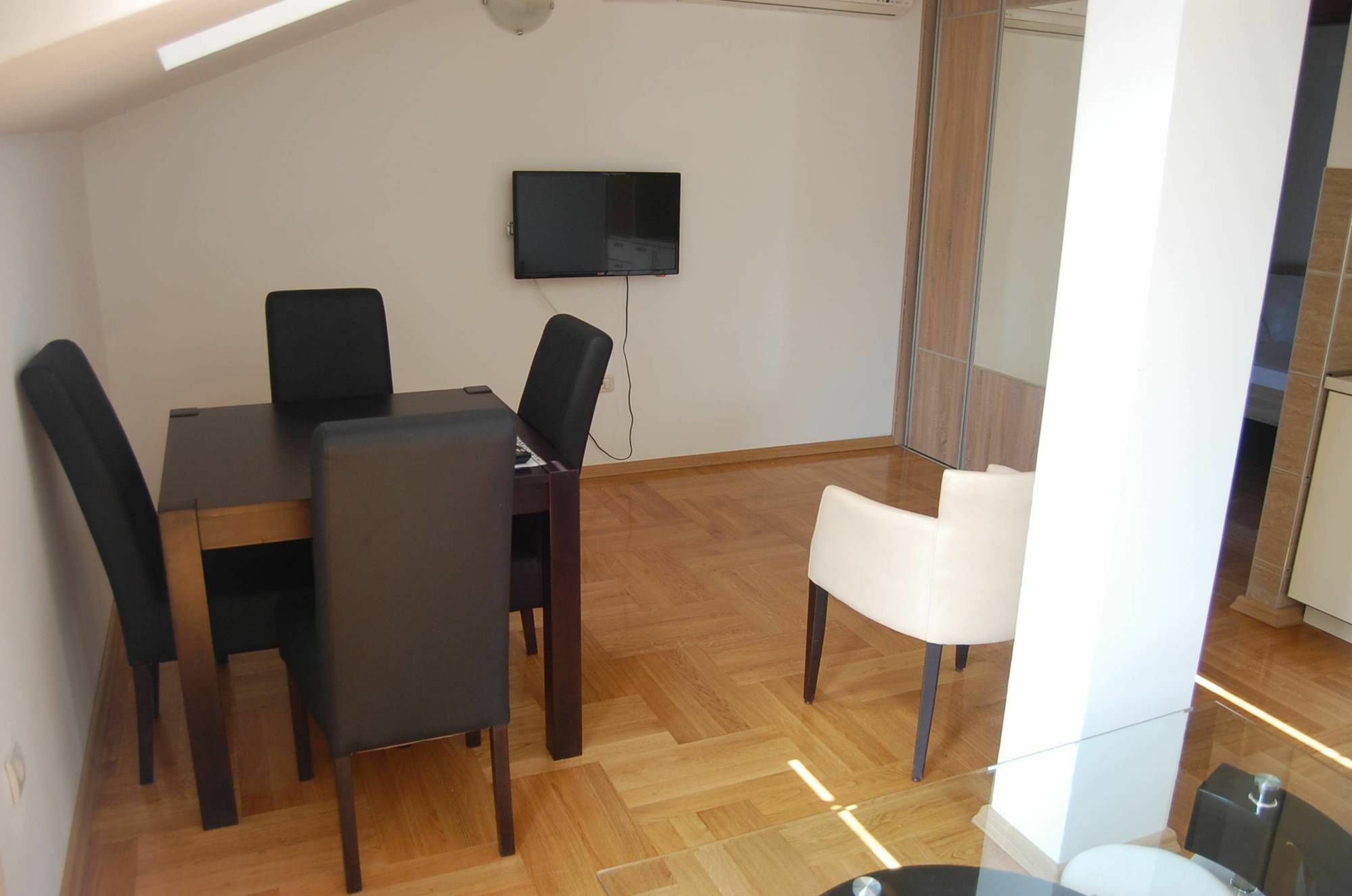 The Old Town Terrace Apartments 부드바 외부 사진